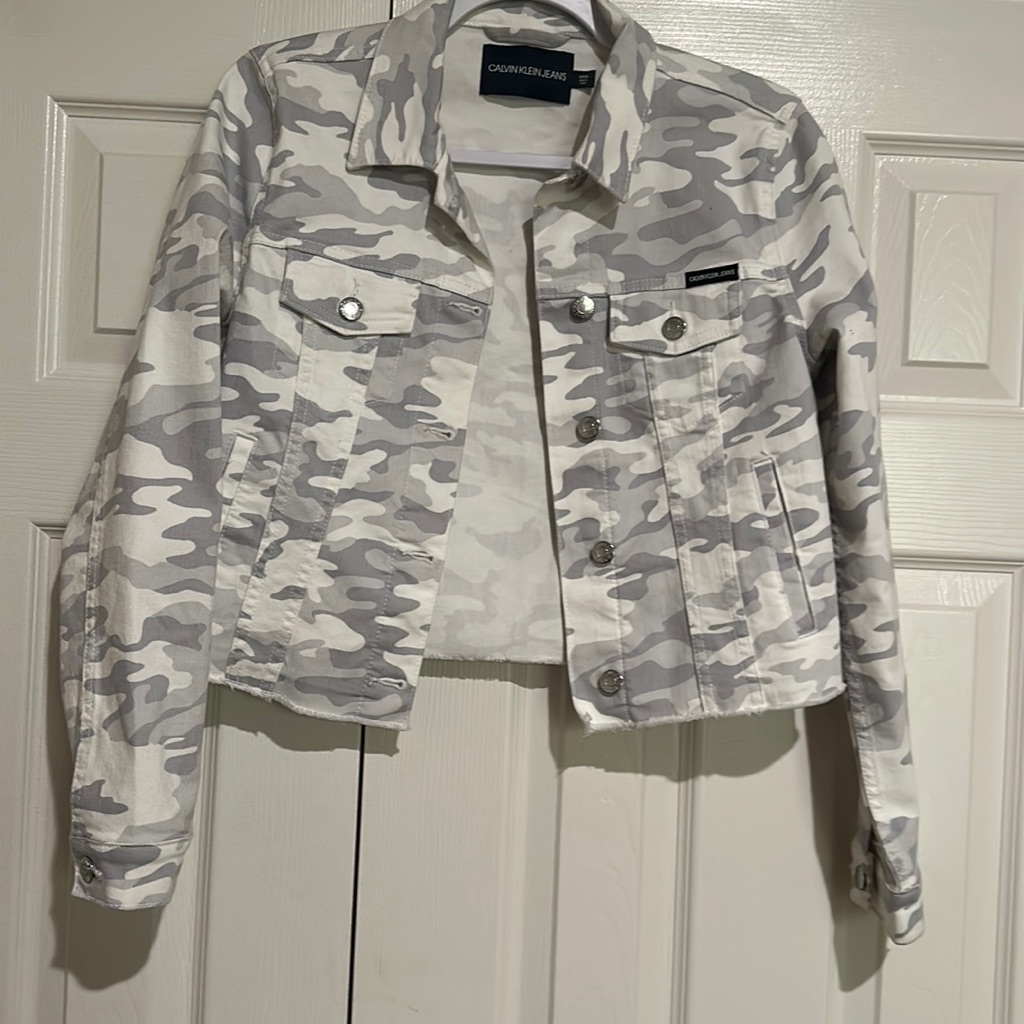 Preowned Ladies Camouflage Jean Jacket